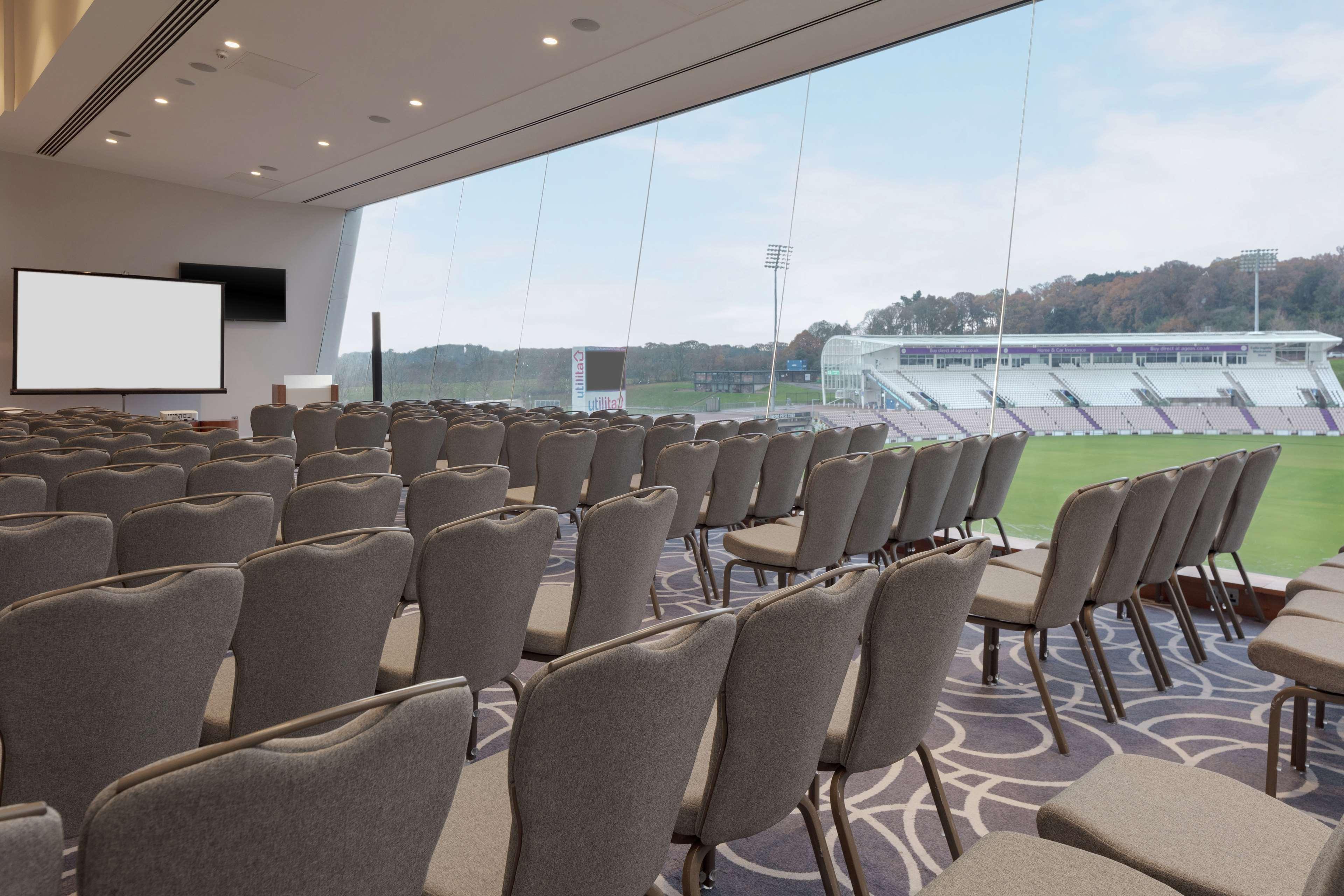 Hilton Southampton - Utilita Bowl Resort 4*